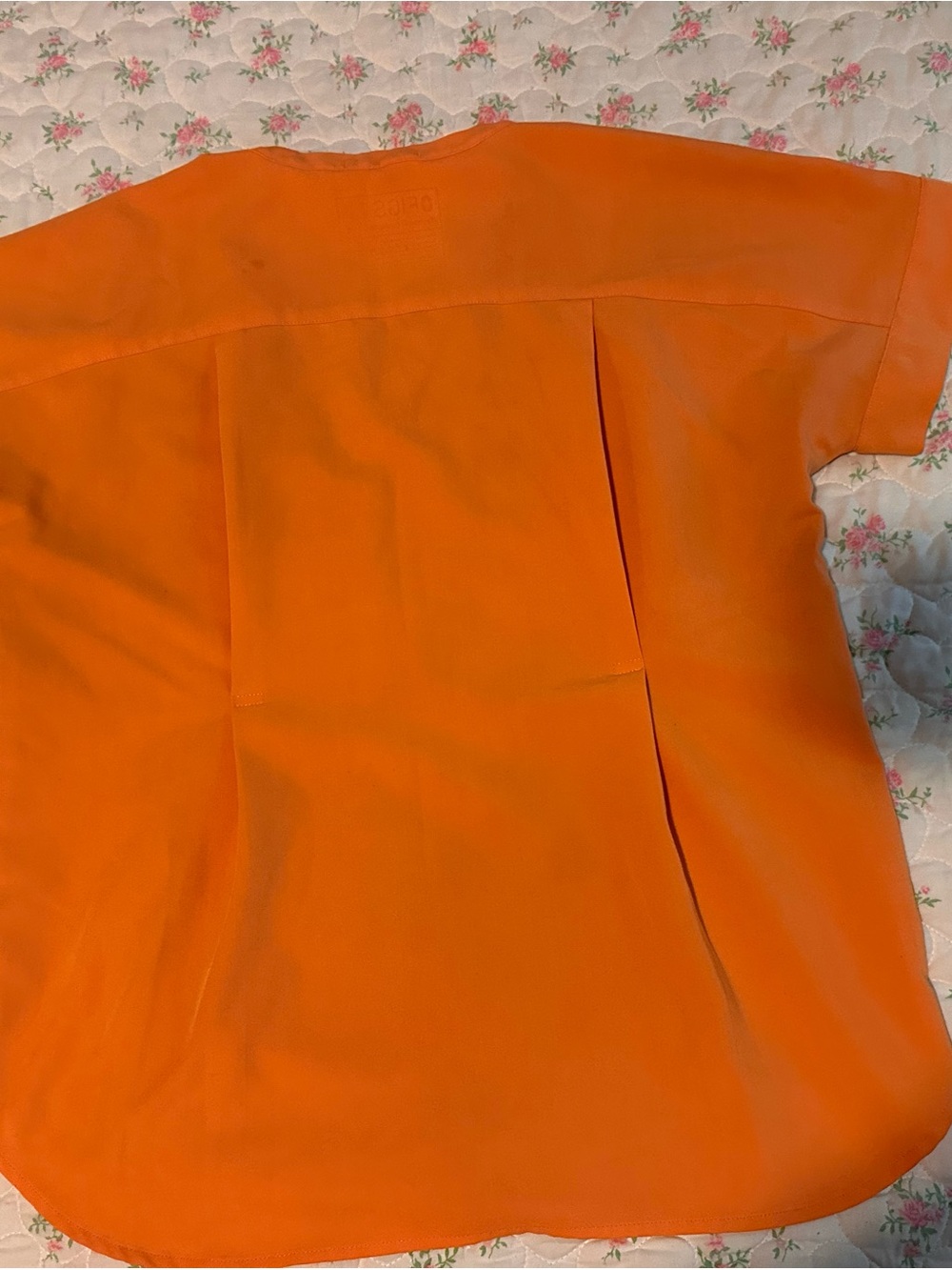 FIGS SCRUB TOP - Picture 2 of 3